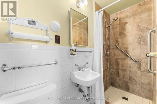 1627 Dufferin Street, Whitby (Port Whitby), ON - Indoor Photo Showing Bathroom