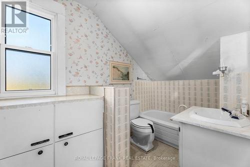 1627 Dufferin Street, Whitby (Port Whitby), ON - Indoor Photo Showing Bathroom