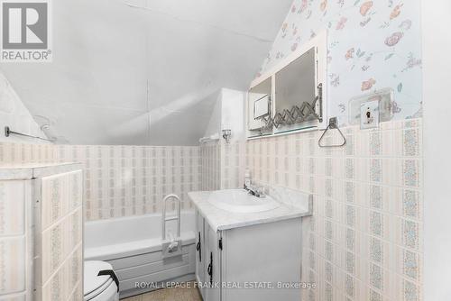 1627 Dufferin Street, Whitby (Port Whitby), ON - Indoor Photo Showing Bathroom