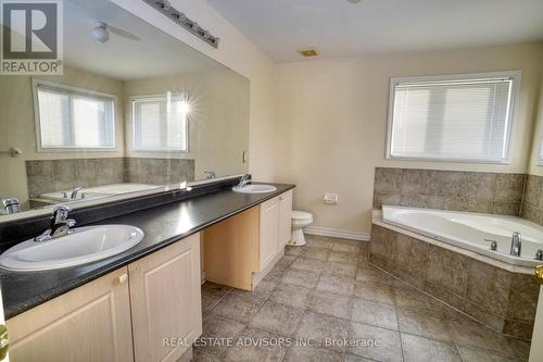 3208 Countess Crescent, Mississauga, ON - Indoor Photo Showing Bathroom