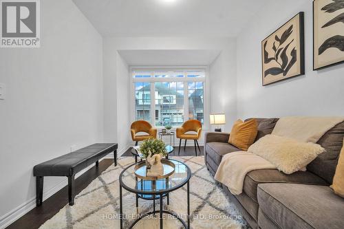 1536 Buttercup Court, Milton, ON - Indoor Photo Showing Living Room
