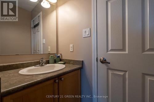 936 Hepburn Road, Milton, ON - Indoor Photo Showing Bathroom