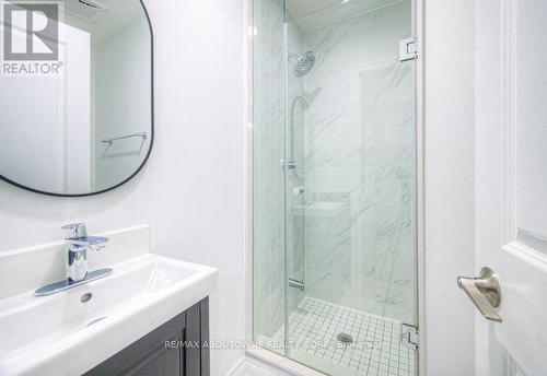 321 - 3078 Sixth Line, Oakville, ON - Indoor Photo Showing Bathroom