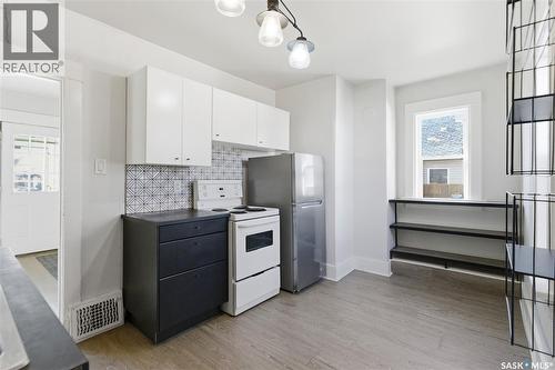 806 31St Street W, Saskatoon, SK - Indoor Photo Showing Kitchen