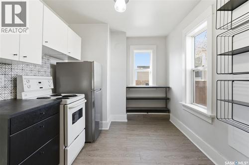 806 31St Street W, Saskatoon, SK - Indoor Photo Showing Kitchen