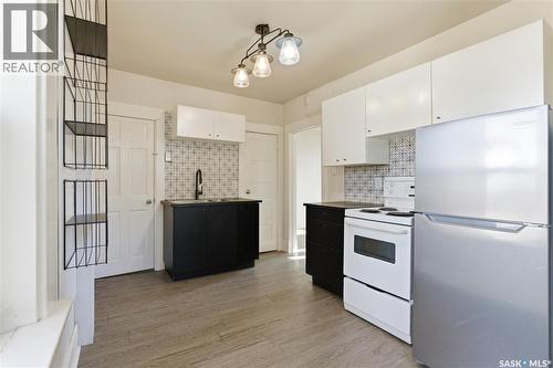 806 31St Street W, Saskatoon, SK - Indoor Photo Showing Kitchen
