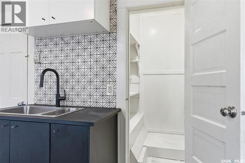 806 31St Street W, Saskatoon, SK - Indoor Photo Showing Kitchen With Double Sink