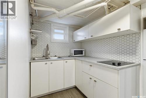 806 31St Street W, Saskatoon, SK - Indoor Photo Showing Kitchen With Double Sink