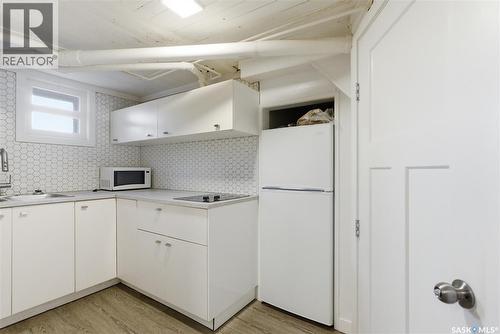 806 31St Street W, Saskatoon, SK - Indoor Photo Showing Kitchen