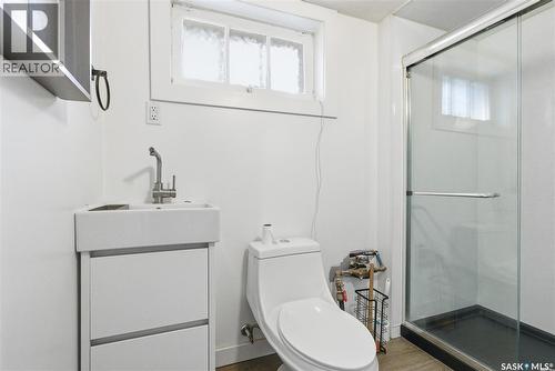 806 31St Street W, Saskatoon, SK - Indoor Photo Showing Bathroom
