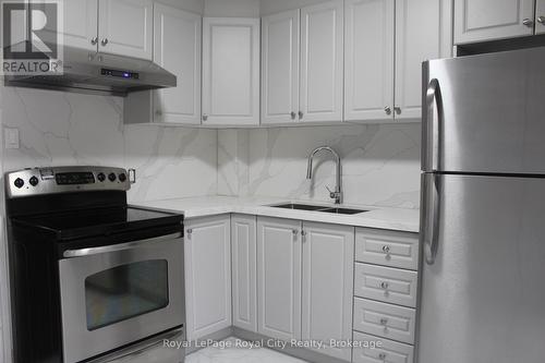 Kitchen - 137 Jansen Avenue, Kitchener, ON - Indoor Photo Showing Kitchen With Double Sink With Upgraded Kitchen