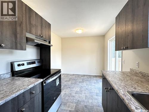242 Lochrie Crescent, Saskatoon, SK - Indoor Photo Showing Kitchen