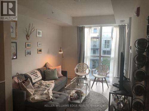 35 - 5260 Dundas Street, Burlington, ON - Indoor Photo Showing Living Room