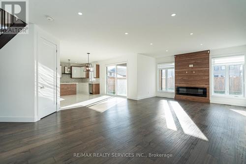 3389 Brushland Crescent, London South, ON - Indoor Photo Showing Living Room With Fireplace
