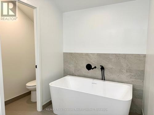 Ensuite Soaker Tub - 604 - 31 Huron Street, Collingwood, ON - Indoor Photo Showing Bathroom