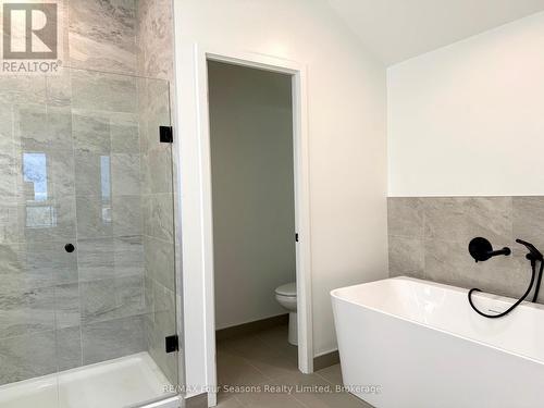 604 - 31 Huron Street, Collingwood, ON - Indoor Photo Showing Bathroom