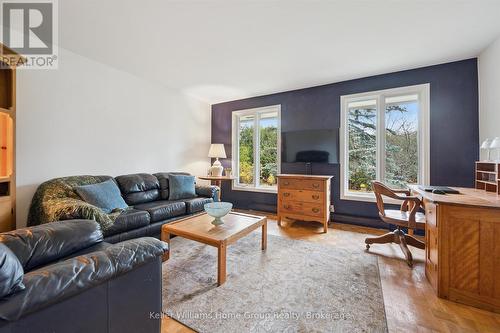 7828 Sixth Line E, Centre Wellington (Elora/Salem), ON - Indoor Photo Showing Living Room