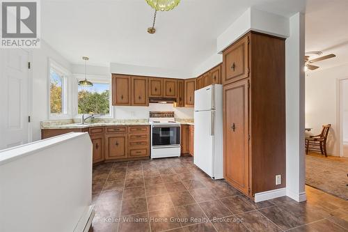 7828 Sixth Line E, Centre Wellington (Elora/Salem), ON - Indoor Photo Showing Kitchen