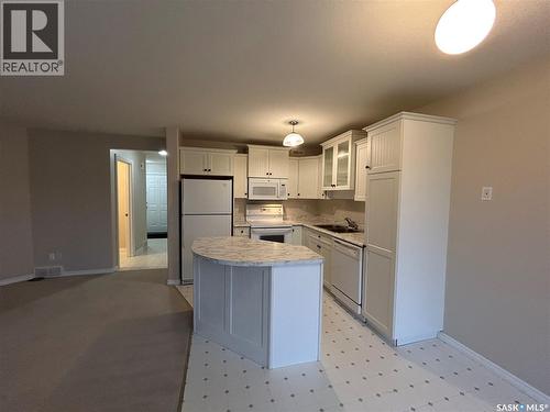 42 127 Banyan Crescent, Saskatoon, SK - Indoor Photo Showing Kitchen