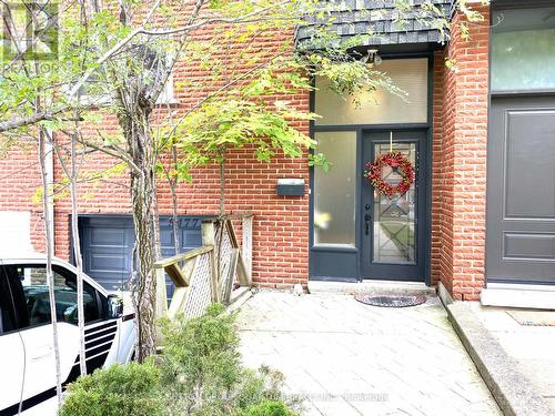 5477 Schueller Crescent, Burlington, ON - Outdoor