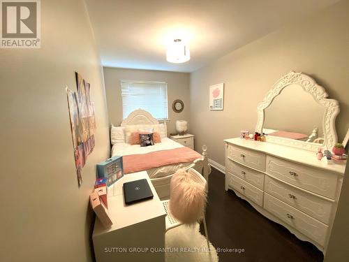 5477 Schueller Crescent, Burlington, ON - Indoor Photo Showing Bedroom