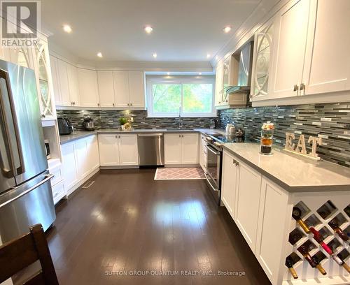 5477 Schueller Crescent, Burlington, ON - Indoor Photo Showing Kitchen With Stainless Steel Kitchen
