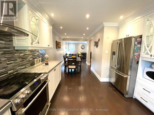 5477 Schueller Crescent, Burlington, ON - Indoor Photo Showing Kitchen With Stainless Steel Kitchen With Upgraded Kitchen