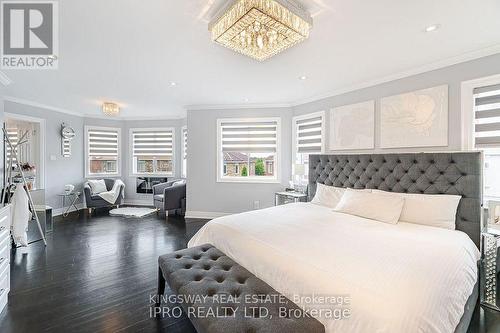 923 Bristol Road W, Mississauga, ON - Indoor Photo Showing Bedroom