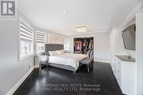 923 Bristol Road W, Mississauga, ON - Indoor Photo Showing Bedroom