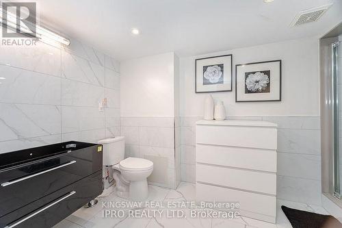 923 Bristol Road W, Mississauga, ON - Indoor Photo Showing Bathroom