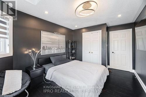 923 Bristol Road W, Mississauga, ON - Indoor Photo Showing Bedroom