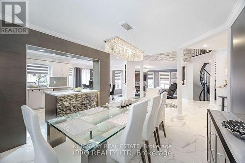 923 Bristol Road W, Mississauga, ON - Indoor Photo Showing Dining Room
