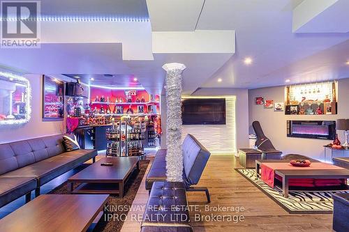 923 Bristol Road W, Mississauga, ON - Indoor