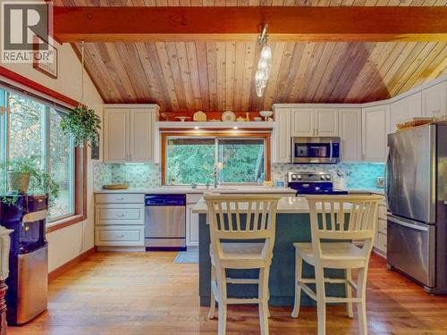 2467 Swede Belle Road, Powell River, BC - Indoor Photo Showing Kitchen