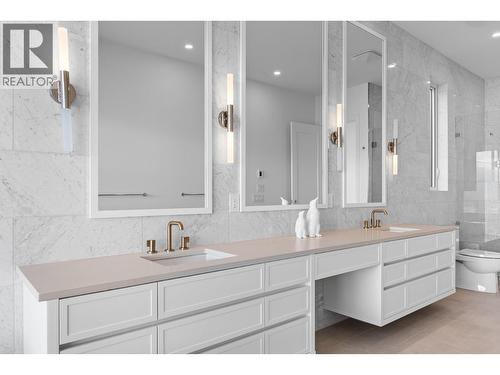 1359 Vineyard Drive, West Kelowna, BC - Indoor Photo Showing Bathroom