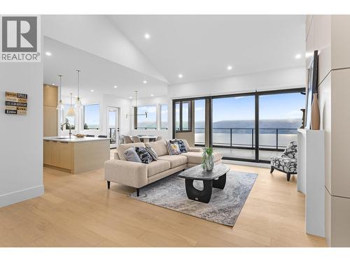 Spacious open plan - 1359 Vineyard Drive, West Kelowna, BC - Indoor Photo Showing Living Room