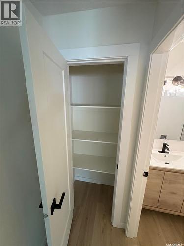 35 42 Spence Street, Regina, SK - Indoor