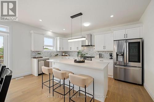 2363 Bakervilla Street, London South (South V), ON - Indoor Photo Showing Kitchen With Upgraded Kitchen
