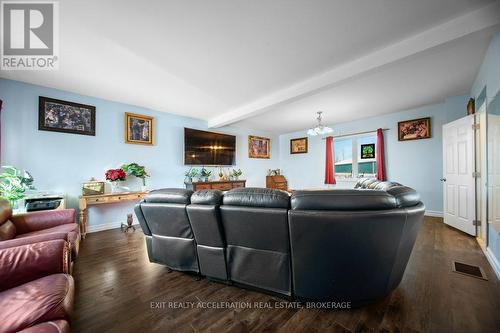 8061 County Rd 2, Greater Napanee (Greater Napanee), ON - Indoor Photo Showing Living Room