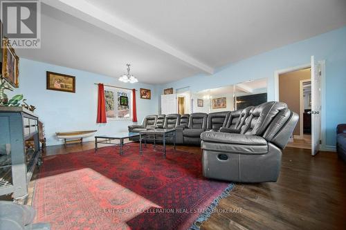 8061 County Rd 2, Greater Napanee (Greater Napanee), ON - Indoor Photo Showing Living Room
