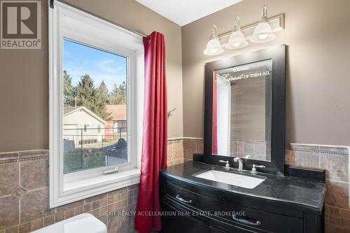 8061 County Rd 2, Greater Napanee (Greater Napanee), ON - Indoor Photo Showing Bathroom