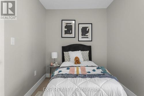 56 East 34Th Street, Hamilton, ON - Indoor Photo Showing Bedroom