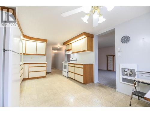 8507 72 Nd Avenue, Osoyoos, BC - Indoor Photo Showing Kitchen