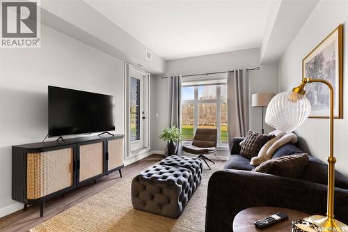 111 1220 Blackfoot Drive, Regina, SK - Indoor Photo Showing Living Room