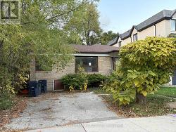 146 BANNOCKBURN AVENUE  Toronto, ON M5M 2N5