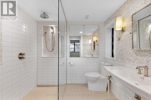 16 Rosemount Avenue, Toronto, ON - Indoor Photo Showing Bathroom