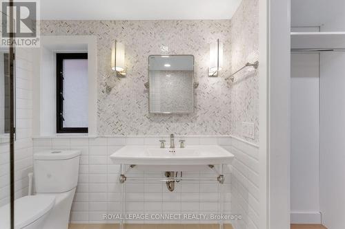 16 Rosemount Avenue, Toronto, ON - Indoor Photo Showing Bathroom