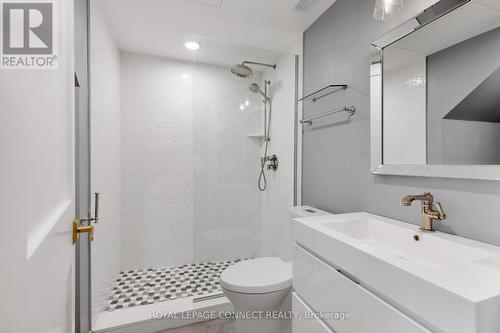 16 Rosemount Avenue, Toronto, ON - Indoor Photo Showing Bathroom
