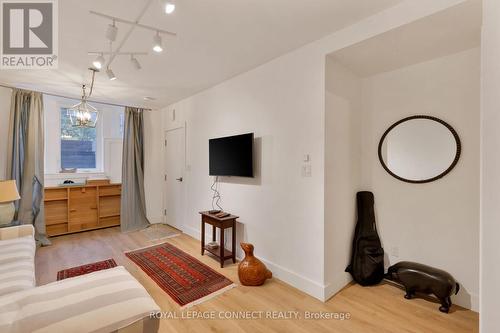 16 Rosemount Avenue, Toronto, ON - Indoor