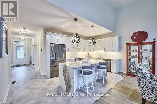 9 Sassafras Row, Fort Erie (Ridgeway), ON - Indoor Photo Showing Kitchen With Upgraded Kitchen